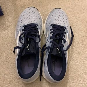 Mizuno wave rider 24 size 7